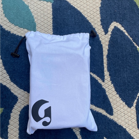Glossier Atlanta mini beauty bag! Brand new! - Picture 6 of 7